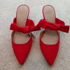 Red bow heels